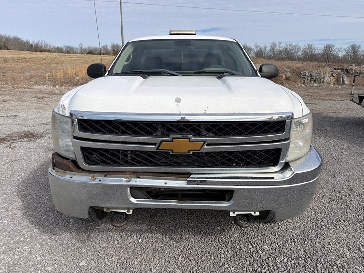 2014-chevrolet-2500hd-image-2