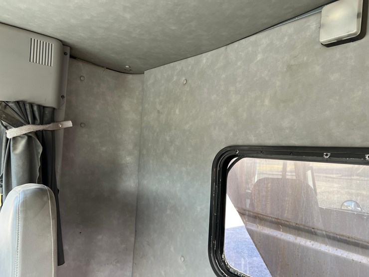 2006-freightliner-auger-truck-image-71