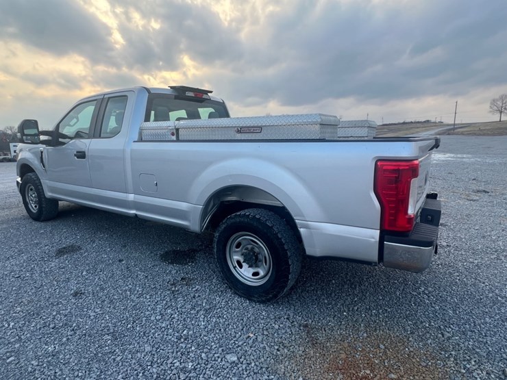 2017-ford-f250-xl-image-3