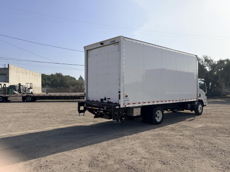 2024-isuzu-nrr-image-3