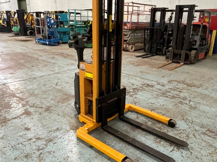 #226-•-big-joe-pdi-20-walk-behind-stacker-image-4