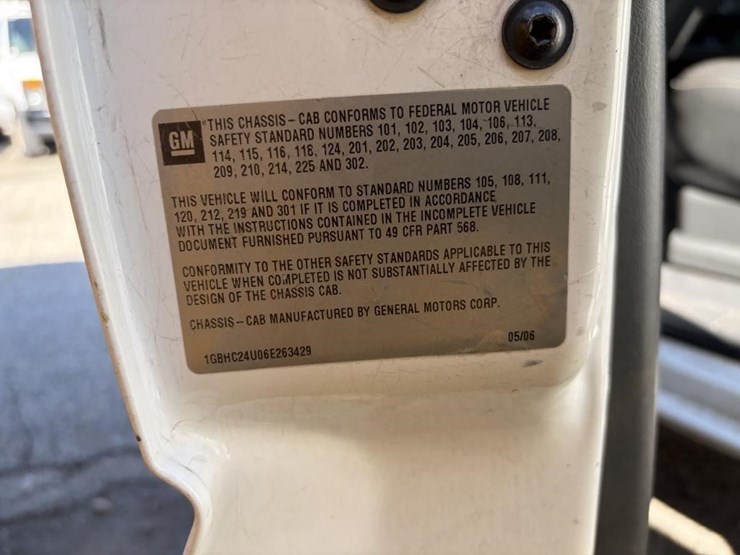 2006-chevrolet-2500-image-15