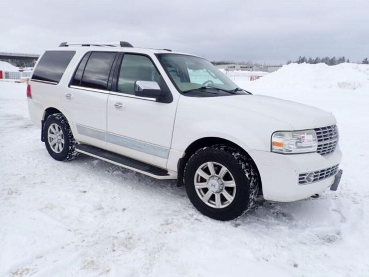 2009-lincoln-navigator-image-3