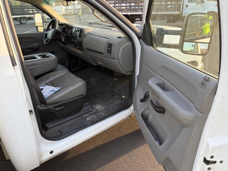 2008-chevrolet-3500-image-9