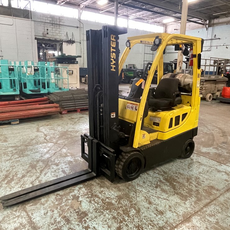 #174 • 2006 Hyster S30 Propane Forklift