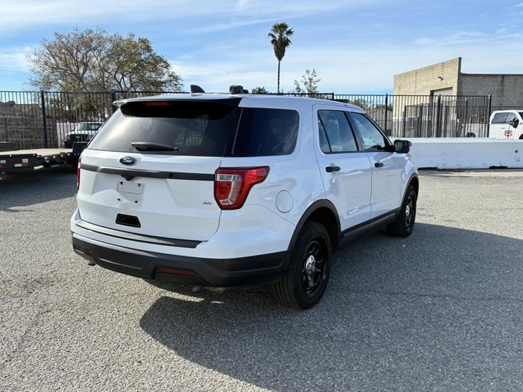 2018-ford-explorer-image-3