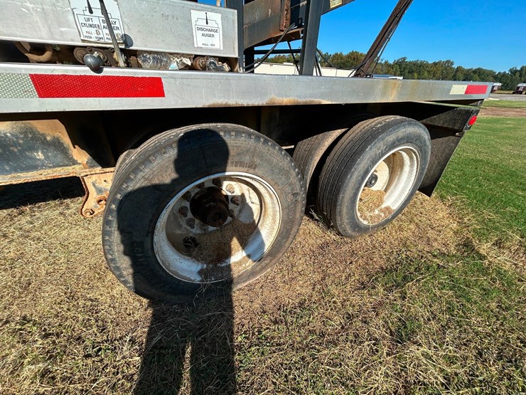 2011-magnolia-trailer-image-24