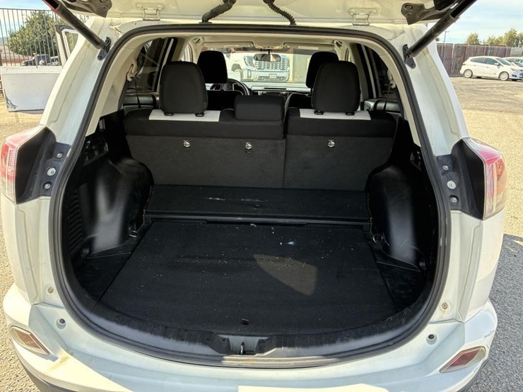 2016-toyota-rav4-image-11