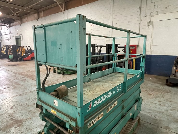 #202-•-airman-encl06-electric-track-scissor-lift-image-9