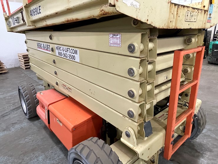 2012-jlg-4069le-image-23