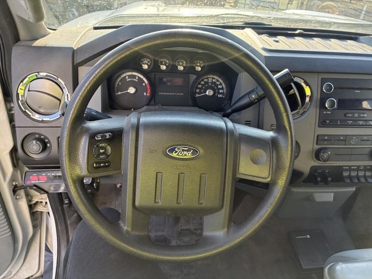 2011-ford-f550-image-11