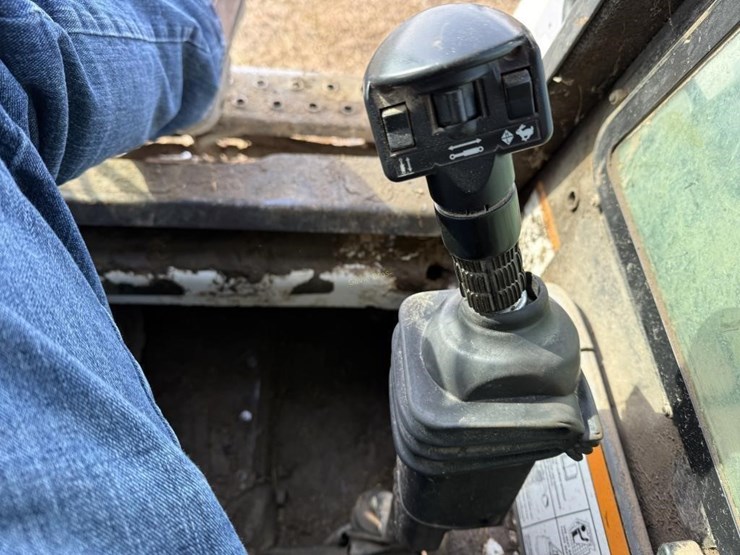 2008-bobcat-s185-image-15