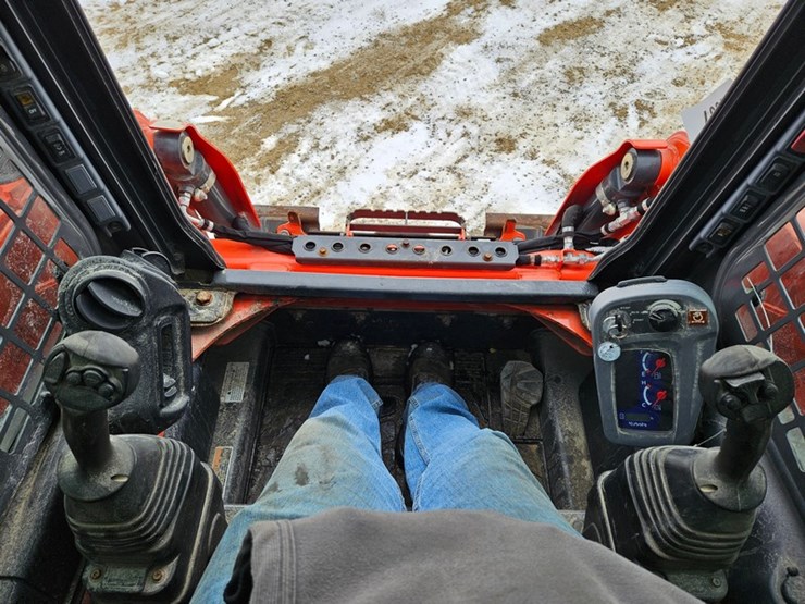 kubota-ssv75-image-15