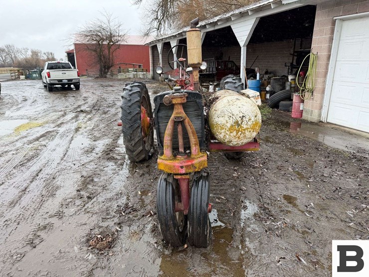 international-harvester-h-tractor-image-3