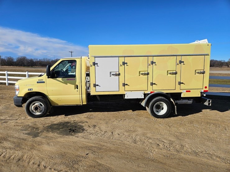 2019-ford-e450-image-2