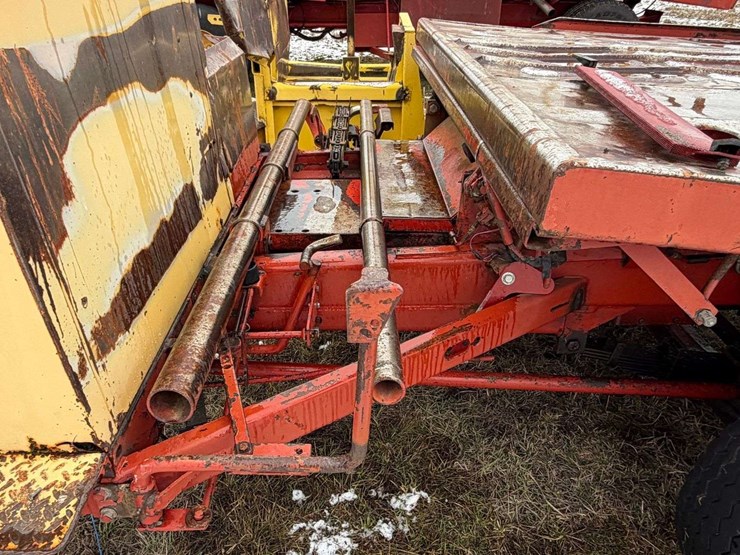 new-holland-1085-image-19