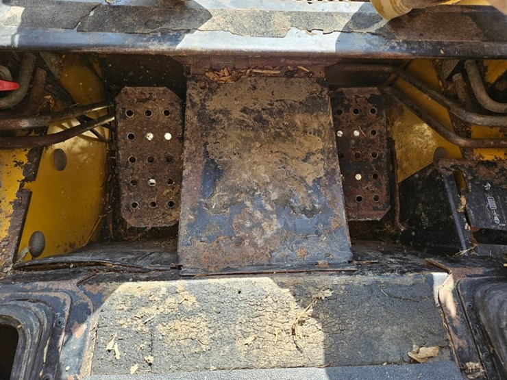 2007-deere-ct322-image-19