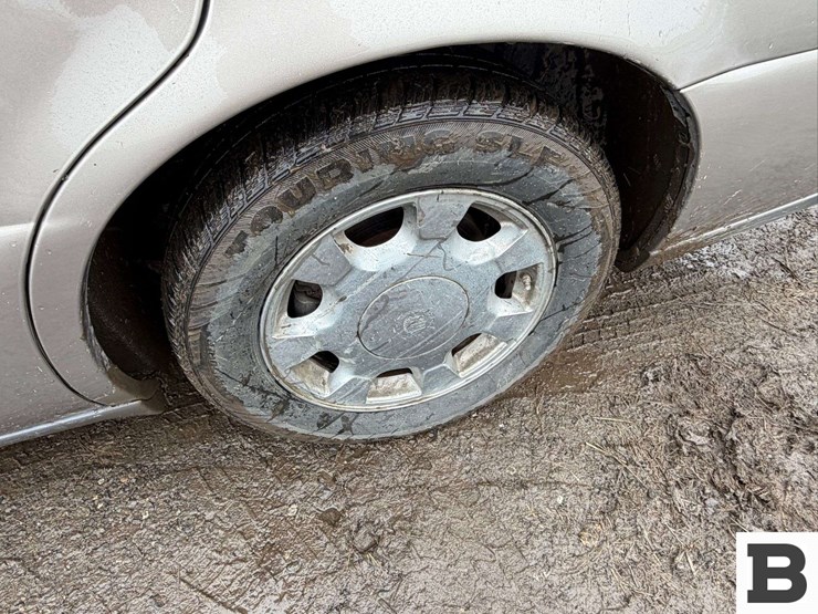 2001-cadillac-deville-sedan-image-9