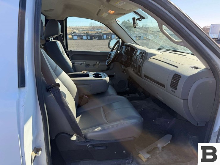 2013-chevrolet-silverado-1500-image-22