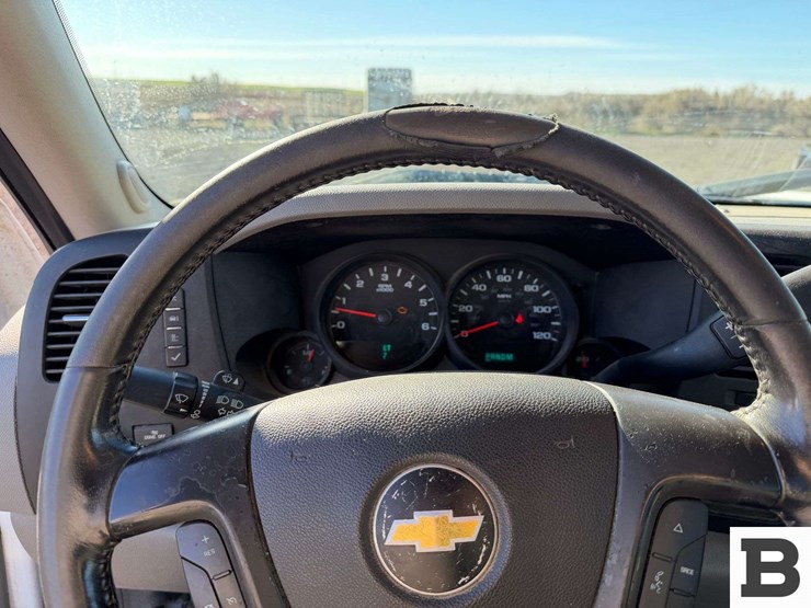 2013-chevrolet-silverado-1500-image-30