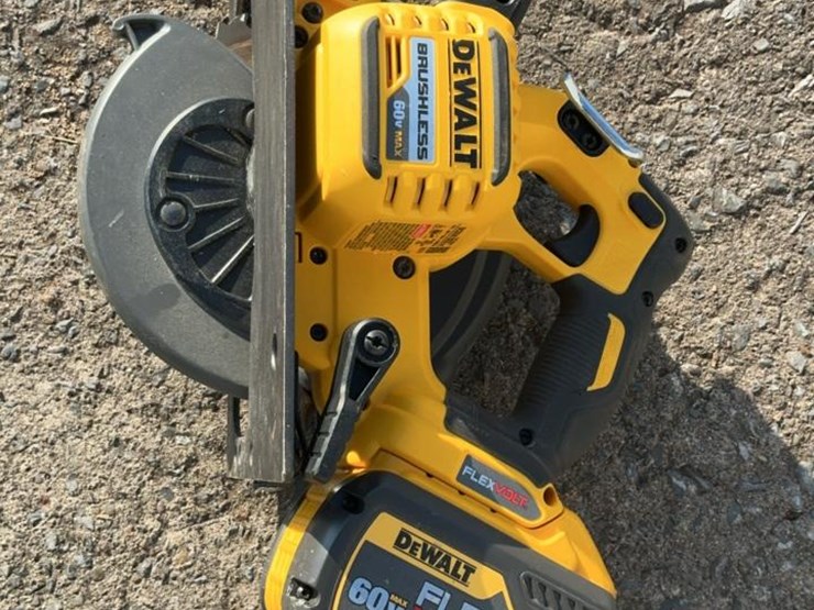 #103-•-dewalt-dcs578-cordless-circle-saw-image-3