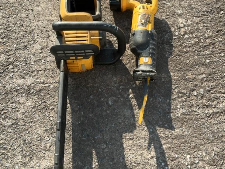 #104-•-dewalt-chainsaw-and-reciprocating-saw-image-5