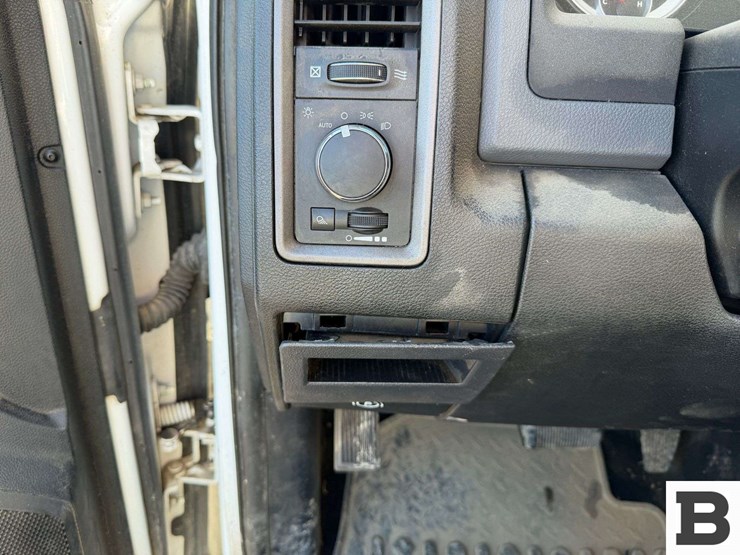 2014-dodge-2500-image-33