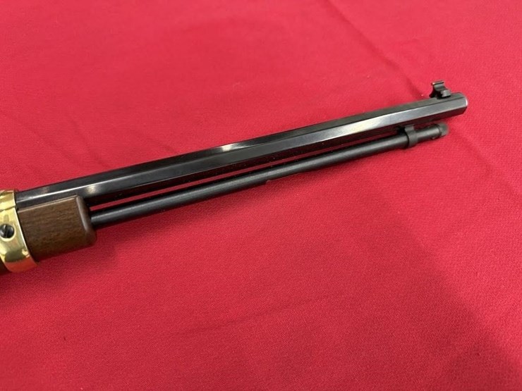 henry-model-h004v-.17-hmr-rifle-image-2