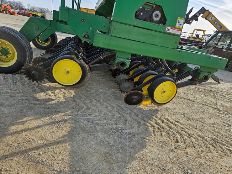 john-deere-750-image-27
