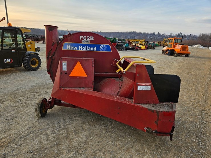 new-holland-f62b-image-4