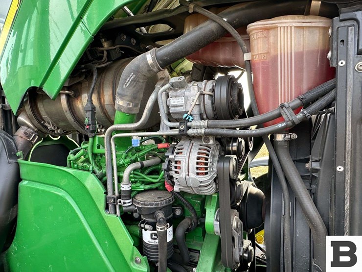 2014-john-deere-6140m-image-17
