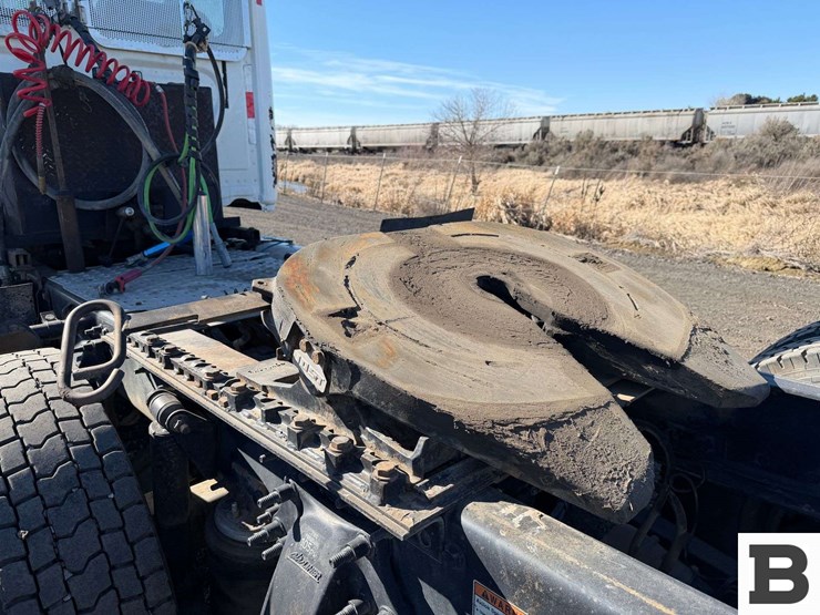 2014-freightliner-cascadia-125-image-22