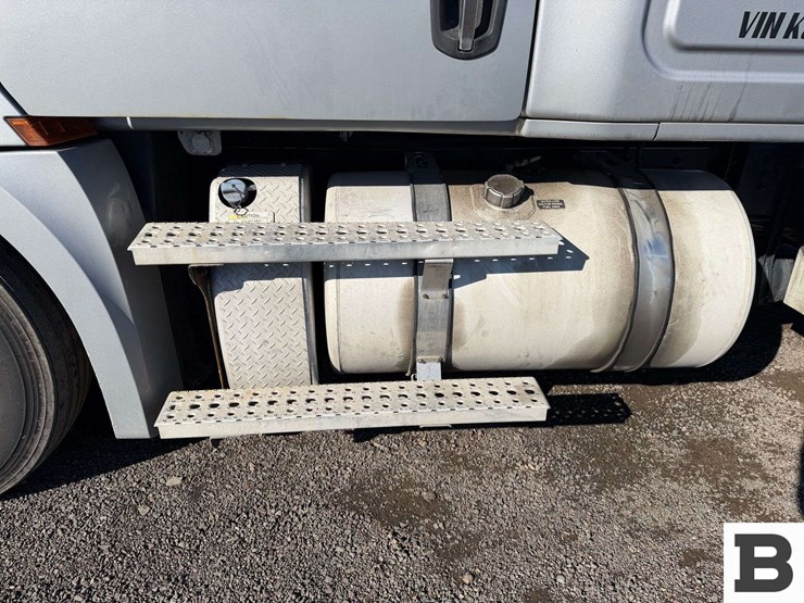 2019-freightliner-cascadia-126-image-15