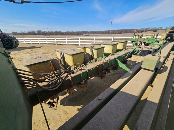 john-deere-7000-image-16