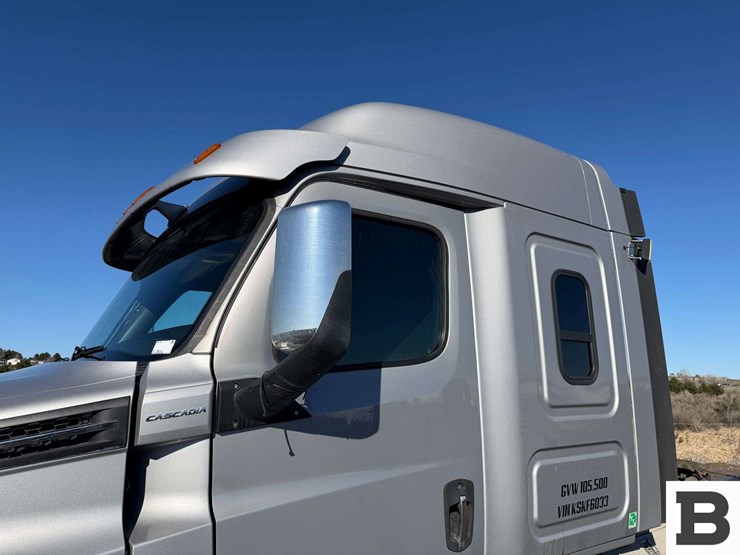 2019-freightliner-cascadia-126-image-14