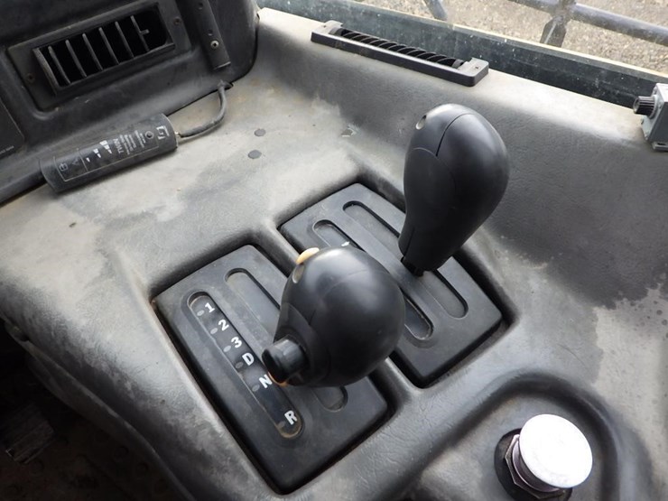 2005-caterpillar-740-image-35