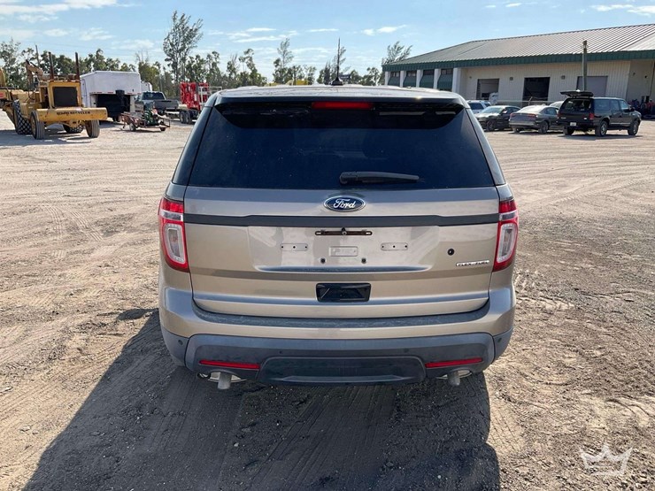 2015-ford-explorer-image-28