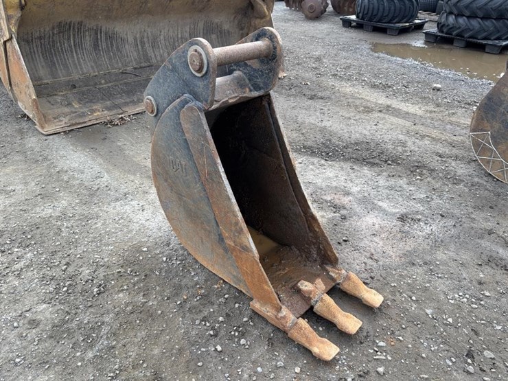 caterpillar-420-image-2