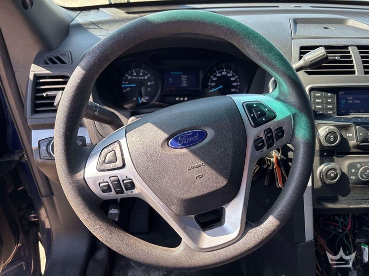 2015-ford-explorer-image-12