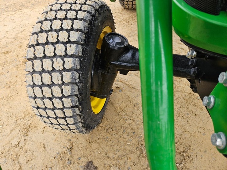 2025-john-deere-2038r-image-33