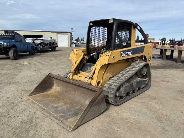 2006-john-deere-322-image-1