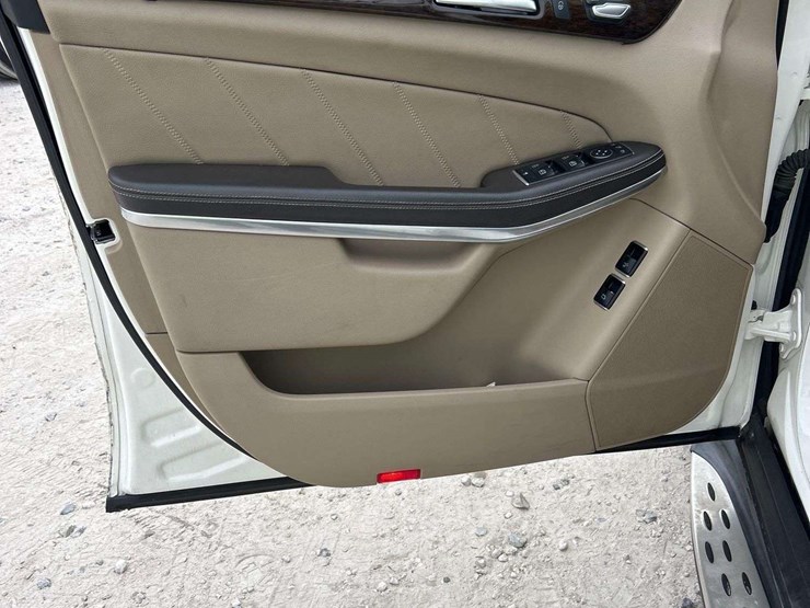 2014-mercedes-benz-gl450-image-11