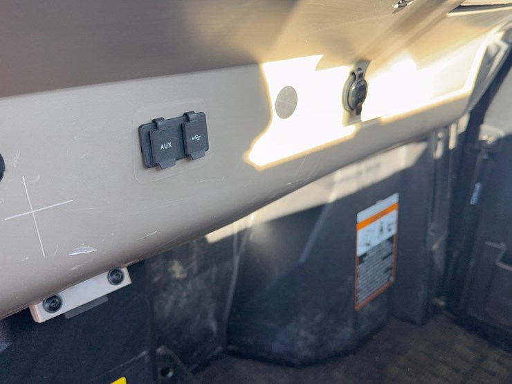 2023-john-deere-gator-image-25