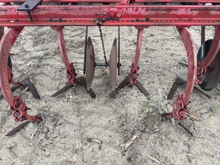 pittsburg-4-row-cultivator-image-4