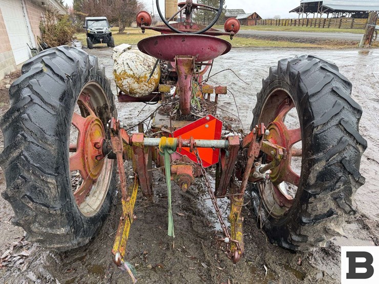 international-harvester-h-tractor-image-8