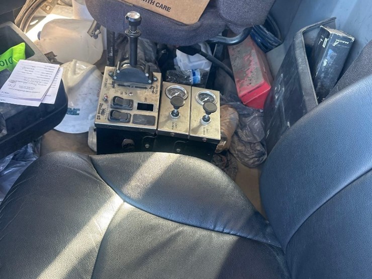 2019-mack-gr64f9-quad/a-dump-truck-image-25