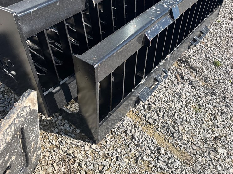 #1048-•-skid-steer-pull-style-cultivator-attachement-image-3