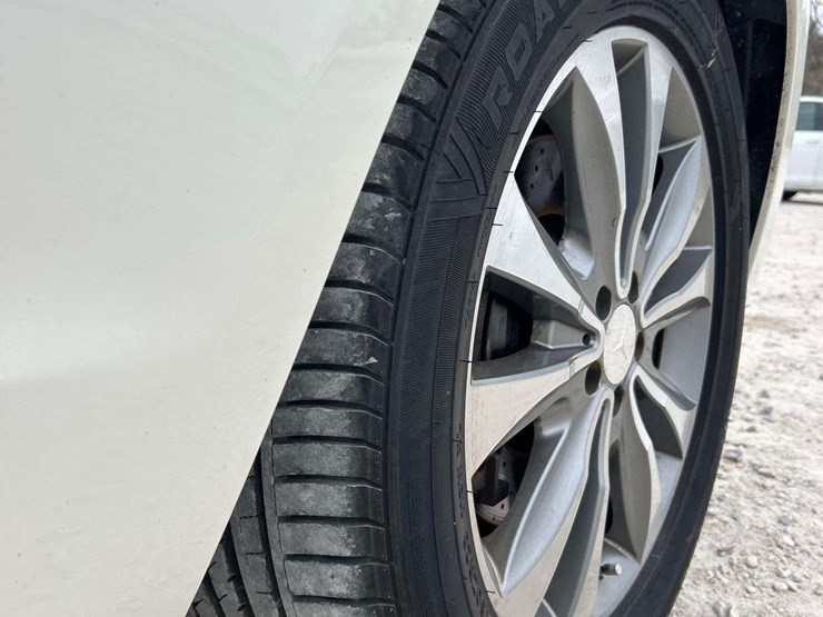 2014-mercedes-benz-gl450-image-26