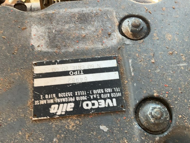 #239-•-iveco-diesel-engine-and-hyd-pump-image-13