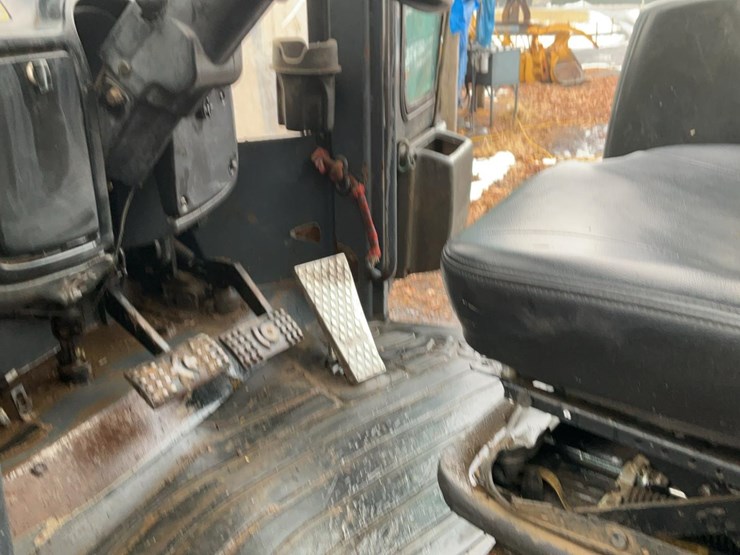 2006-deere-640g-iii-image-22